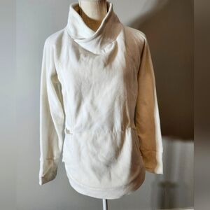 White pullover fleece